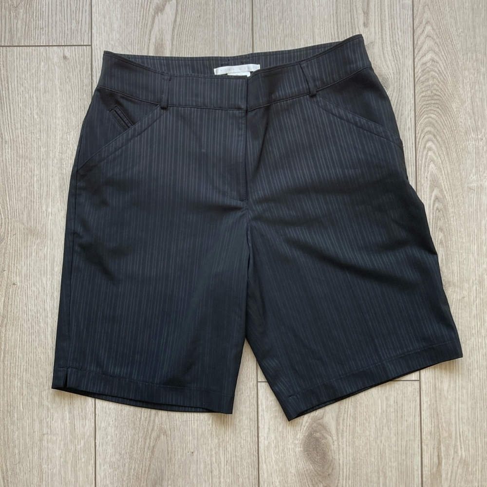 NIKE Golf Shorts Women’s 8 Medium Dri-Fit UV Black Stripes Excellent!